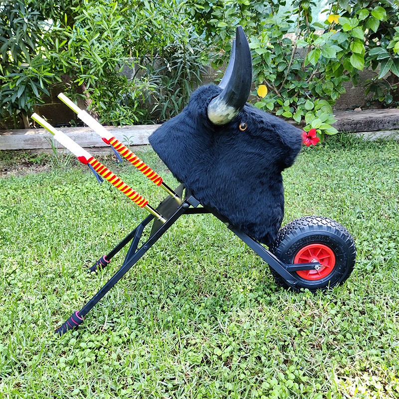 Chariot de tauromachie avec des banderilles aimantées Cornes réelles