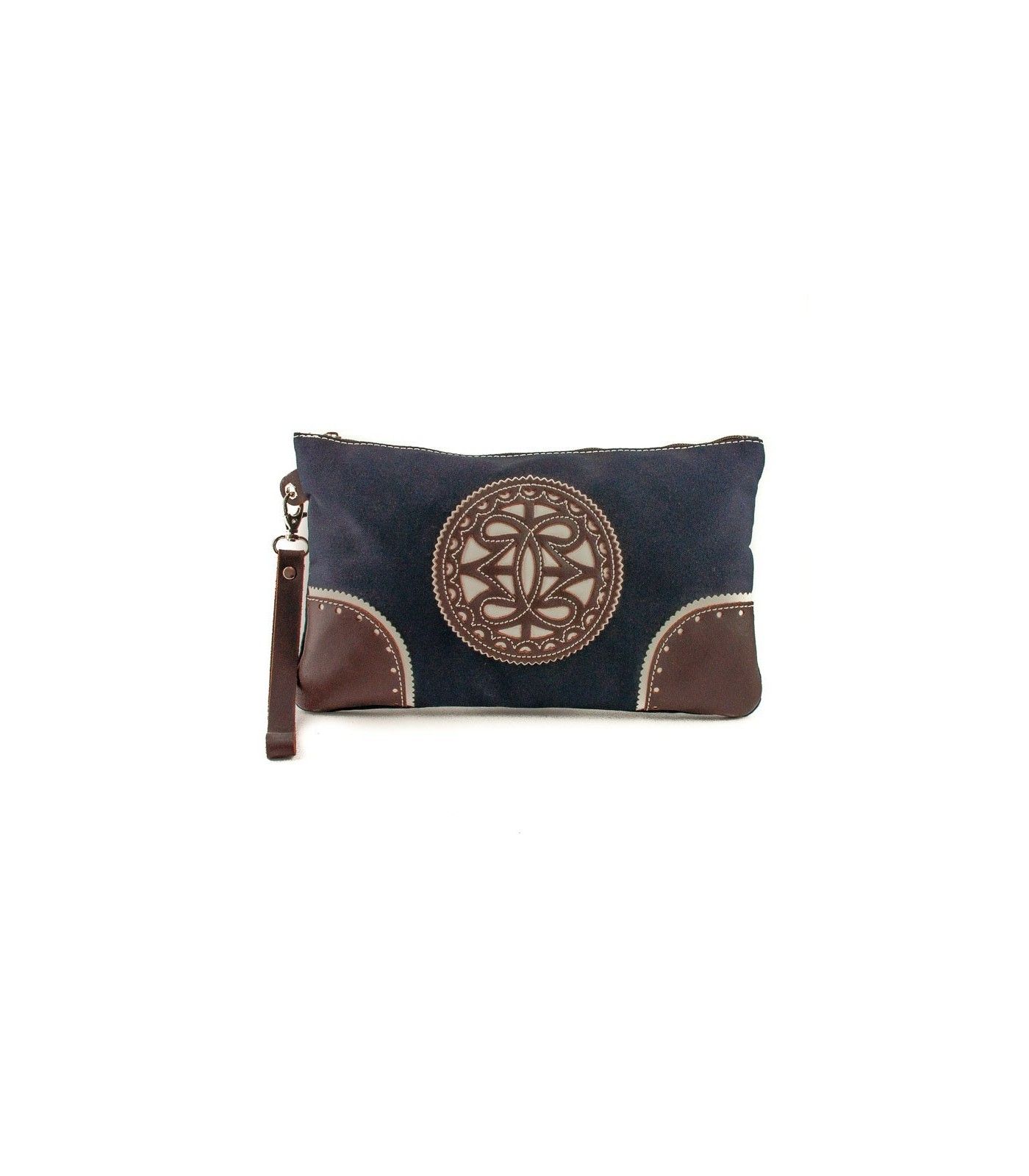 Bolso de mano de tela con adornos en piel.