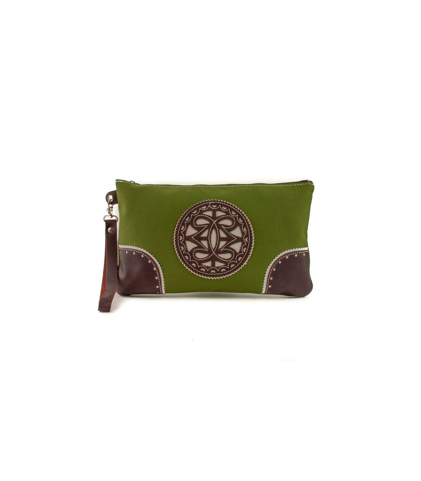 Bolso de mano de tela con adornos en piel.