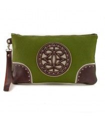 Bolso de mano de tela con adornos en piel.