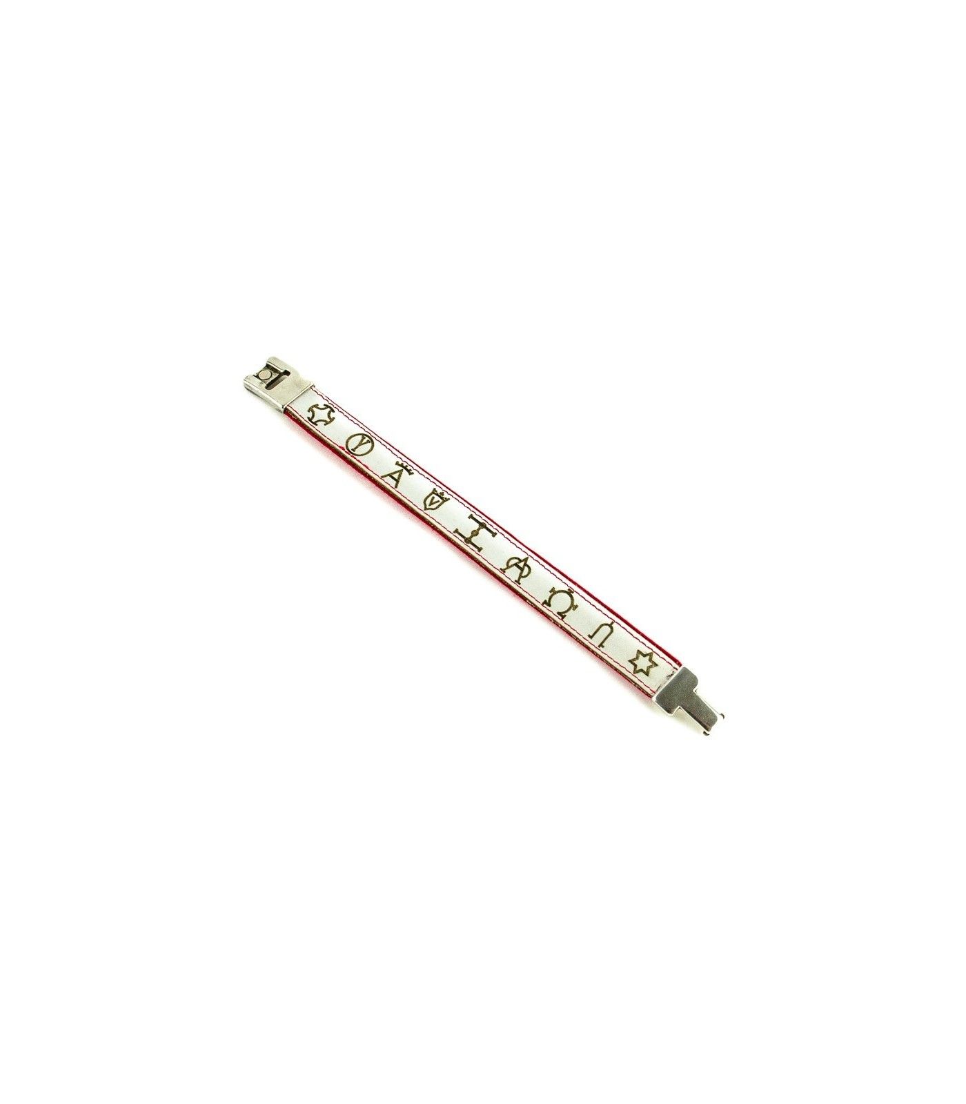 Pulsera de piel blanca con hierros