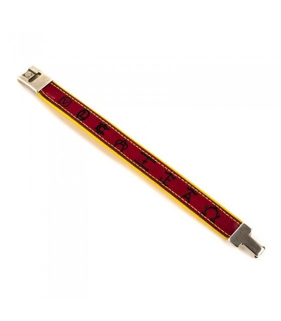 Pulsera de piel roja con hierros