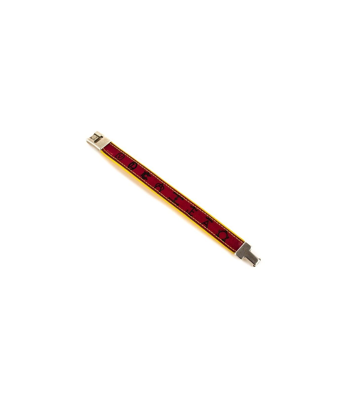 Pulsera de piel roja con hierros