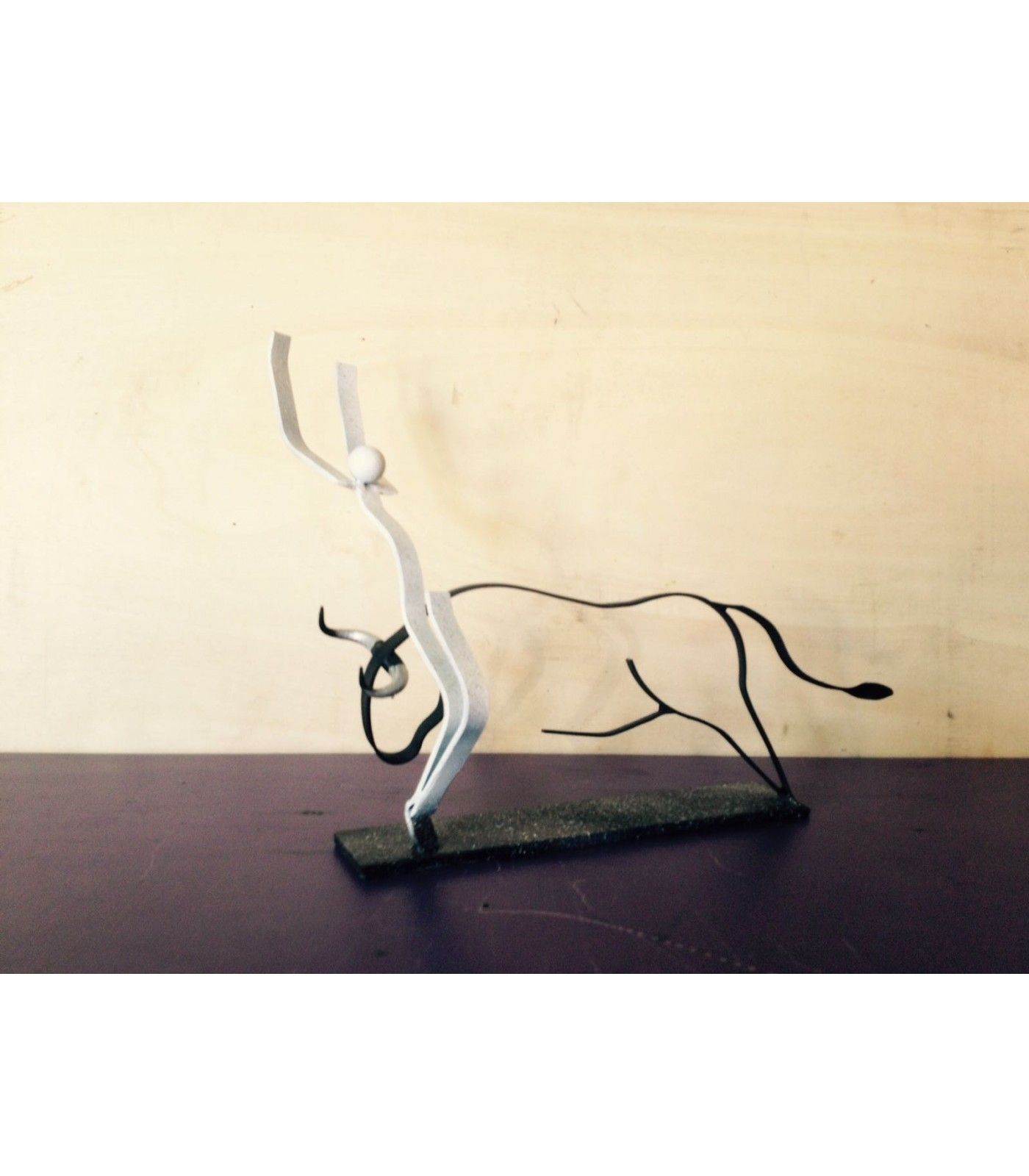 Figura taurina con detalles de recortador