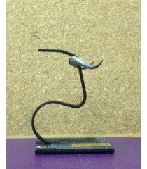 Figurine taurine en métal avec une tête de taureau