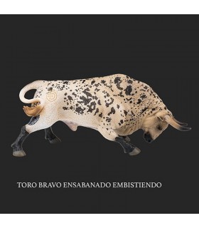 Figura De Toro Bravo Ensabanado Embistiendo – Coleccionable De 15x8x4 Cm, Pintado A Mano, Escala 1:16 (Deqube)