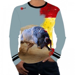 Camiseta taurina manga larga con toro embistiendo la bandera de España  - 1