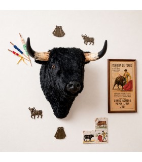 Cabeza de toro negro decorativa para pared
