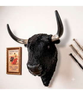 Cabeza de toro negro con cuernos reales para decoración