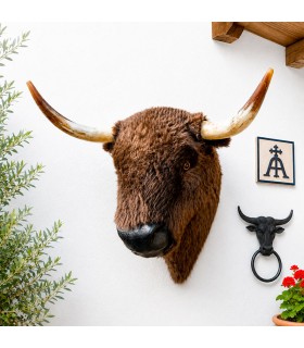 Cabeza de toro Marrón con cuernos reales para decoración
